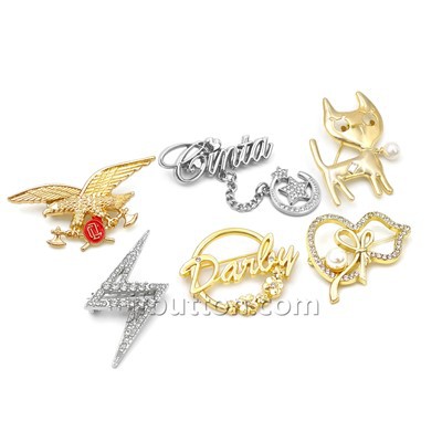 Pin ve áo ve áo của phụ nữ vàng